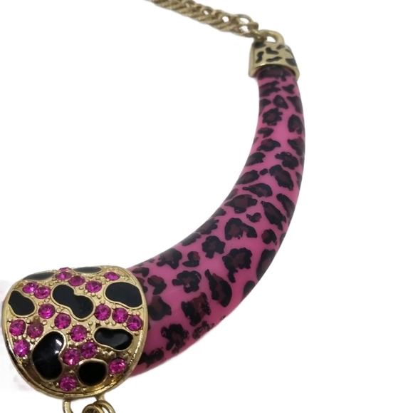 PINK CHEETAH PRINT & RHINESTONE CROSS STATEMENT NECKLACE - Picture 4 of 7